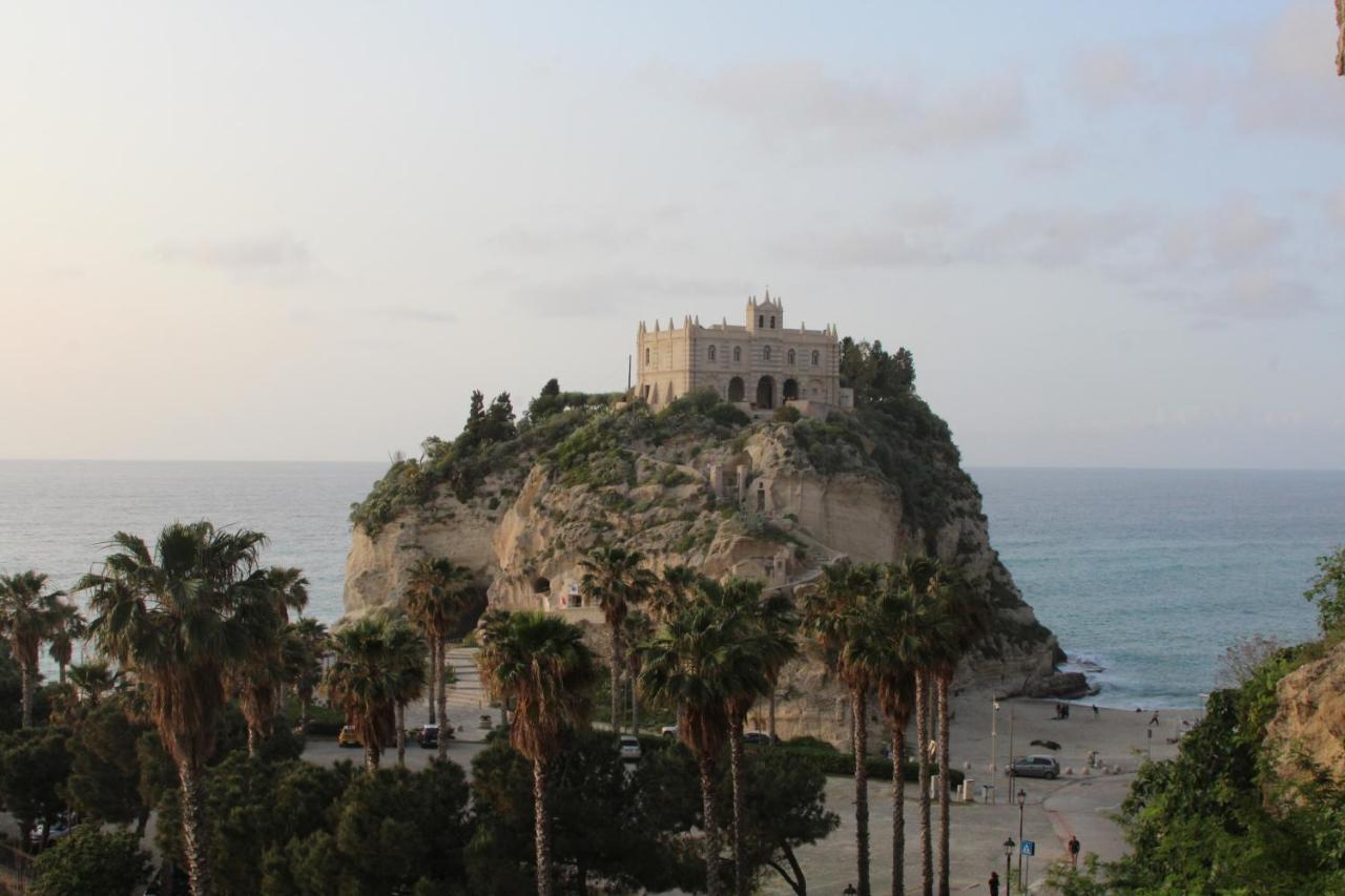 Don Francisco Rooms - Tropea Luaran gambar